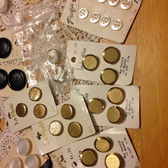 Vintage and other buttons bundle, sewing crafts - Picture 5 of 9